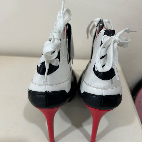 Harley Quinn style white and black pumps size 11 - Picture 9 of 11